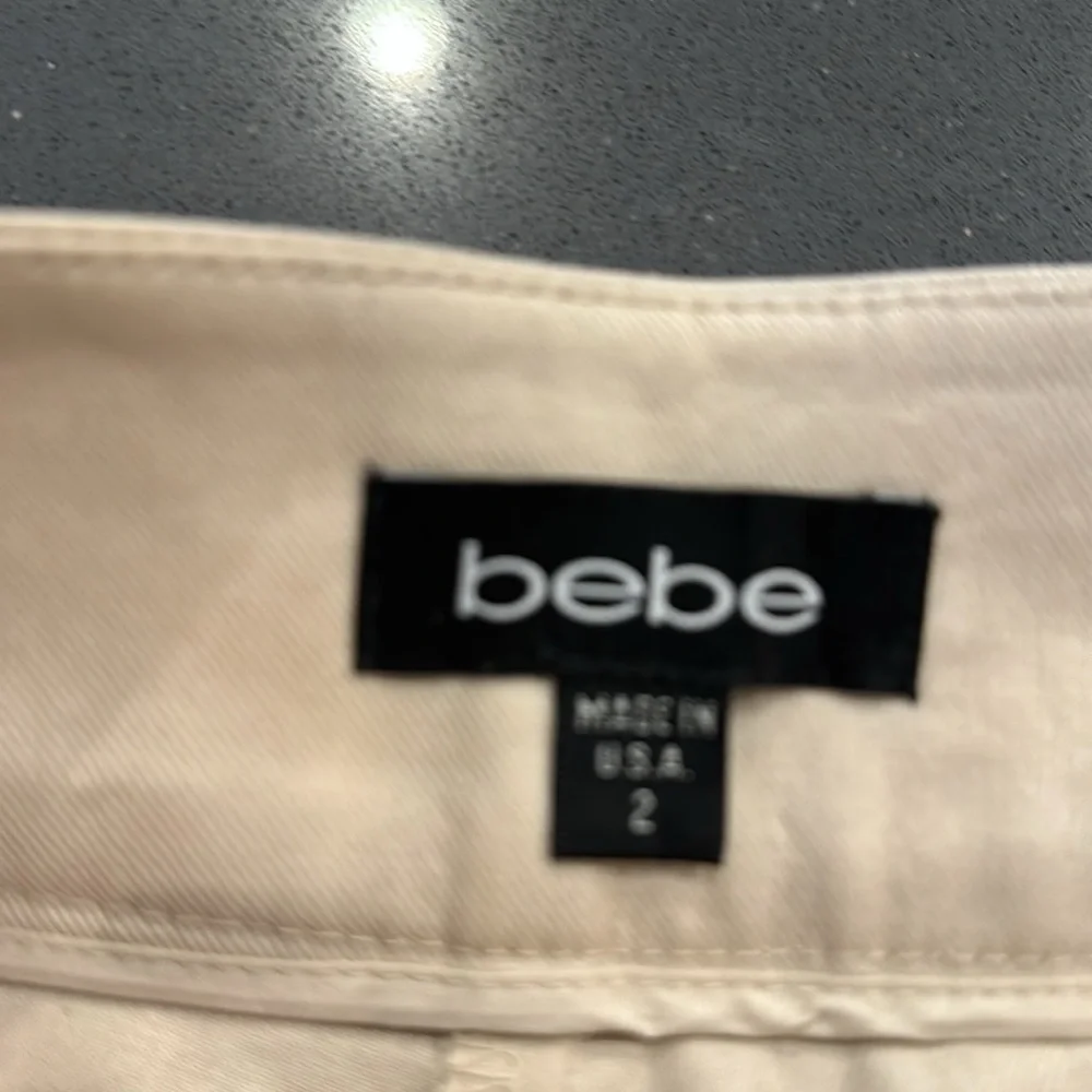 Bebe beige shorts - Picture 3 of 4